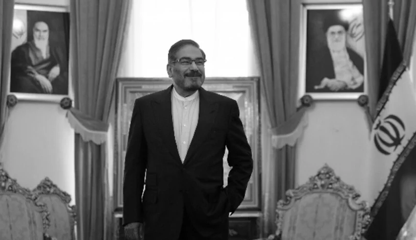 هرچند که موضوع ثروت خانواده علی شمخانی و پرنده‌هایی مربوط به فساد مالی آنان تازگی ندارد، اما ابعاد این پرونده‌ها آن هم در حوزۀ مبادله محموله‌های اسلحه در مقابل نفت از طریق دور زدن تحریم‌ها، گستره‌ای تازه و بین‌المللی پیدا کرده است.