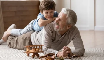 سالخوردگی فرصتهایی برای رشد فردی، روابط عمیقتر و آزادیهای جدید به ارمغان میآورد.