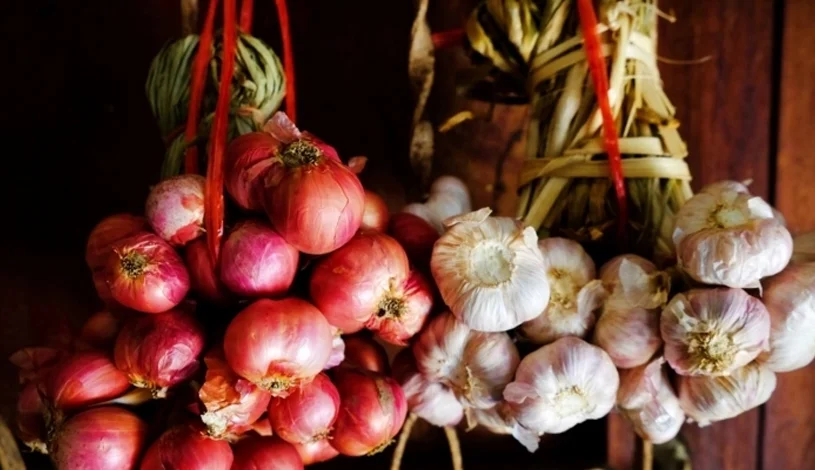 یک کارشناس طب سنتی چینی از استفاده از اقلام داخل آشپزخانه برای مبارزه با سرطان می‌گوید و چهار گروه مستعد ابتلا به سرطان را معرفی می‌کند.