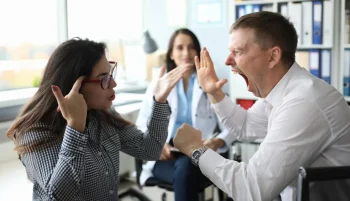 تأثیر افکار و باورها بر خشم؛ چگونه نگرش ما بر مدیریت احساسات و رفتار ما تأثیر می‌گذارد؟