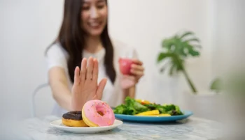 رژیم غذایی ضد اضطراب با مصرف غذاهای مغذی، ویتامینها و مواد معدنی میتواند استرس را کاهش داده و سلامت روان را بهبود بخشد.
