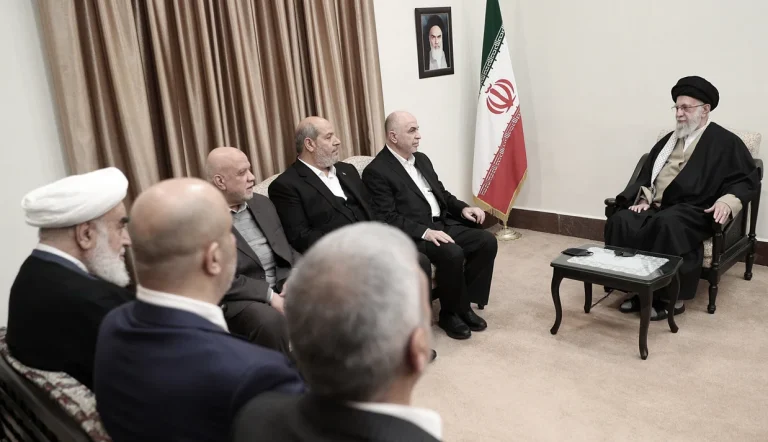 رهبر جمهوری اسلامی، صبح امروز شنبه ۲۰ بهمن، با رئیس و اعضای شورای رهبری حماس در تهران دیدار کرد.