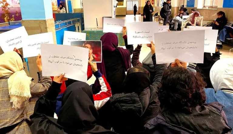 دانشجویان در چهارمین روز اعتراضات اعلام کردند که اعتراضات آن‌ها به گروه‌هایی مانند مجاهدین خلق و اصلاح‌طلبانی تعلق ندارد و آن‌ها تنها «صدای ملت» ایران را فریاد می‌زنند.