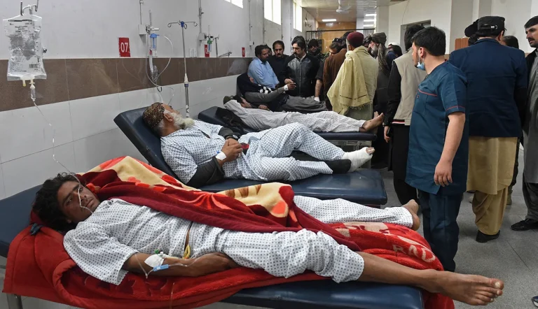 در پی انفجار یک بمب کنار جاده‌ای در استان بلوچستان پاکستان، دست‌کم ۱۱ کارگر معدن کشته و شش نفر دیگر زخمی شدند.