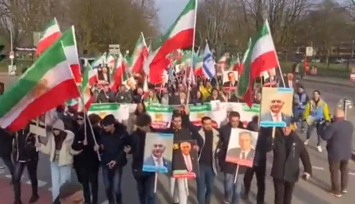 در آستانه سالگرد ۲۲ بهمن، گروهی از ایرانیان مقیم اروپا با برگزاری تجمعات اعتراضی در شهرهای مختلف مخالفت خود را با حکومت جمهوری اسلامی اعلام کردند.