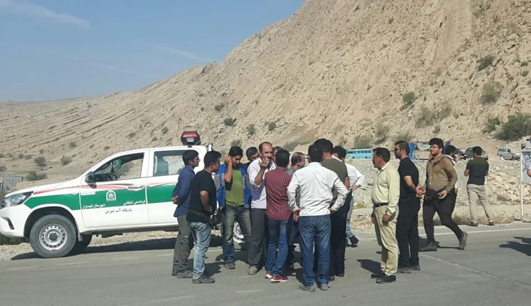حدود ۱۵۰ کارگر شاغل در پروژه سد چمشیر در شهرستان گچساران در استان کهگیلویه و بویراحمد، ماه‌هاست که حقوق و مزایای خود را دریافت نکرده‌اند و با مشکلات معیشتی روبه‌رو هستند.
