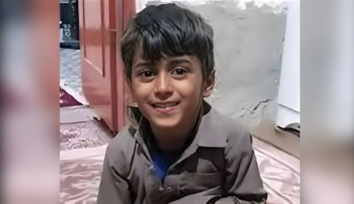 وب سایت حقوق بشر بلوچستان گزارش کرده است که در شامگاه ۶ اسفند، در منطقه چاهجمال شهرستان ایرانشهر، یک کودک ۵ ساله به نام یوسف شهلیبر، بر اثر تیراندازی نیروهای یگان تکاوری، جان خود را از دست داده است.