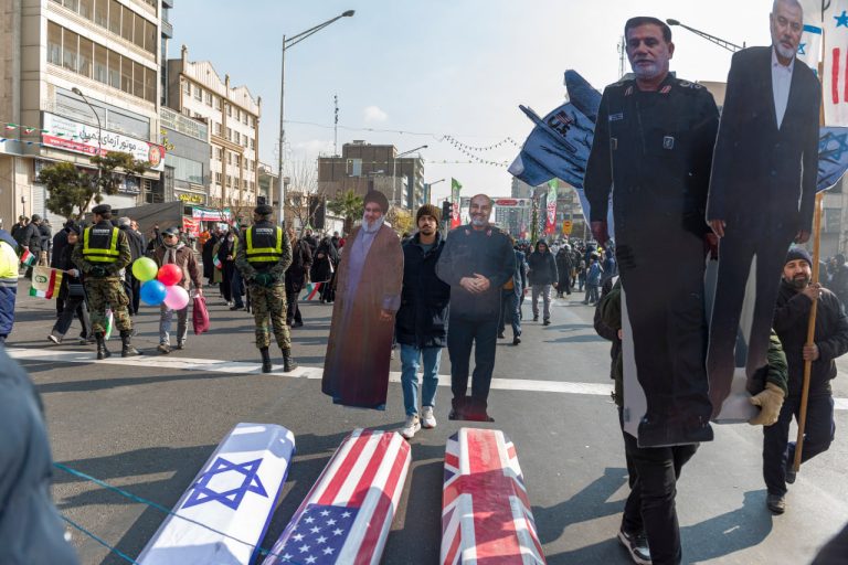 بهنام بن‌طالب‌لو، مدیر ارشد بخش ایران در بنیاد دفاع از دموکراسی‌ها در گفت‌وگو با فاکس نیوز اعلام کرد که جمهوری اسلامی در تلاش است تا قدرت کاهش‌یافته شده خود را بازیابی کند.