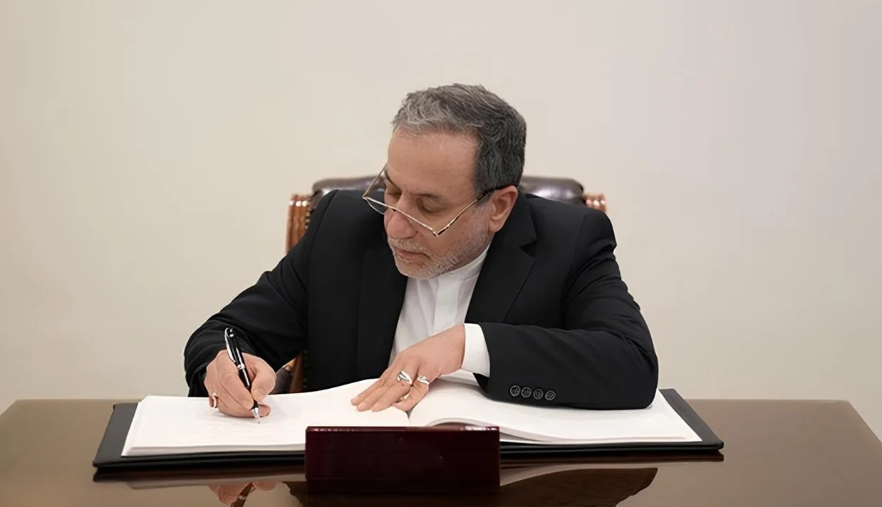 وزیر امورخارجه جمهوری اسلامی گفته است که تهران پاسخ نامه دونالد ترامپ به همراه نقطه نظرات خود درباره وضعیت جاری را از طریق عمان ارسال کرده است.