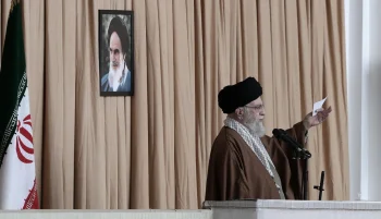 علی خامنه‌ای، رهبر جمهوری اسلامی در واکنش به تهدید رئیس جمهور آمریکا به بمباران در صورت عدم مذاکره گفت که احتمال چنین کاری «زیاد نیست.»