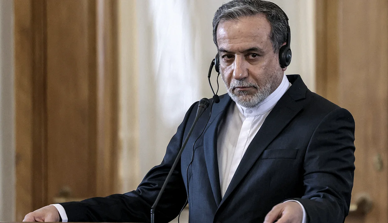 عباس عراقچی، وزیر امور خارجه جمهوری اسلامی، اعلام کرد تا زمانی که دولت دونالد ترامپ «فشار حداکثری» را ادامه دهد، وارد مذاکره مستقیم با ایالات متحده نخواهد شد.