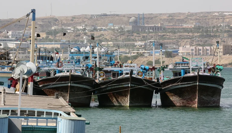 مسعود دانشمند عضو هیئت مدیره کانون موسسات حمل‌ونقل ایران گفت که پکن در حال سرمایه‌گذاری و هدایت کالاهای افغانستان و آسیای میانه به سمت بندر گوادر پاکستان و به دنبال توقف فعالیت بندر چابهار است.