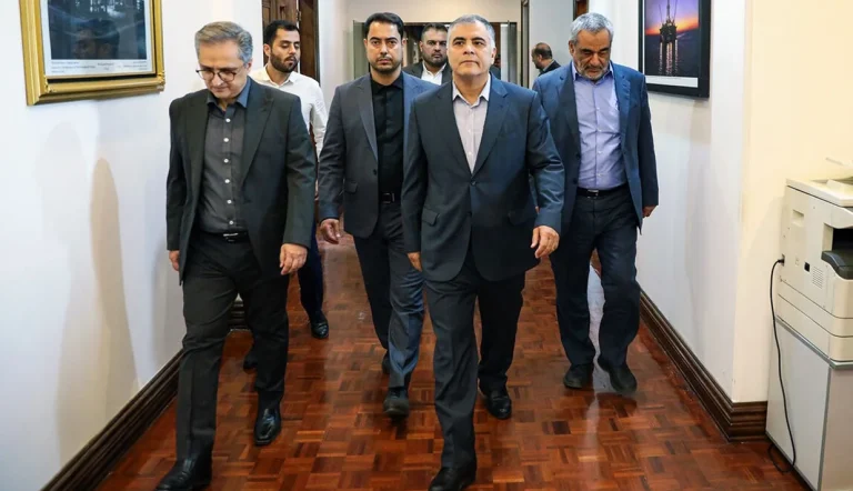 جمهوری اسلامی قرار گرفتن نام محسن پاک‌نژاد، وزیر نفت دولت پزشکیان، در فهرست تحریم‌های جدید ایالات متحده آمریکا را «سخیف و فاقد اعتبار حقوقی»، بیان کرد.