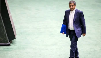 نمایندگان مجلس شورای اسلامی پس از بررسی طرح استیضاح عبدالناصر همتی، وزیر اقتصاد و دارایی، با ۱۸۲ رأی موافق، ۸۹ رأی مخالف، یک رأی ممتنع و یک رأی باطله، به برکناری او رأی دادند. این تصمیم در حالی اتخاذ شد که تنها شش ماه از آغاز به کار دولت مسعود پزشکیان میگذرد.
