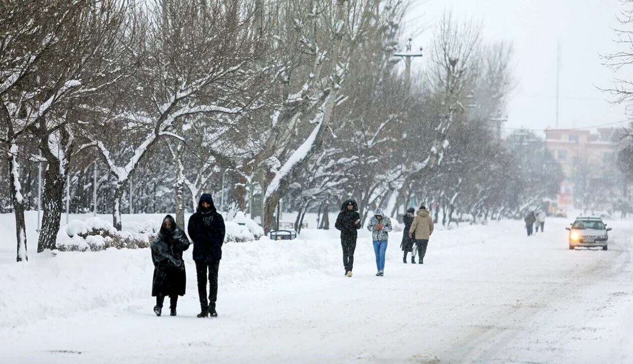 تعطیلی‌های اخیر ناشی از برودت هوا و ناترازی انرژی در ایران خسارات اقتصادی هنگفتی را به بخش‌های مختلف کشور وارد می‌کنند.