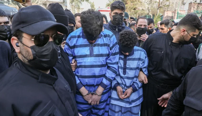 رسانه‌های داخلی از نخستین دادگاه رسیدگی به متهمان به قتل امیرمحمد خالقی در شعبه ۵ دادگاه کیفری تهران در روز یک‌شنبه ۲۶ اسفند ماه، خبر دادند.
