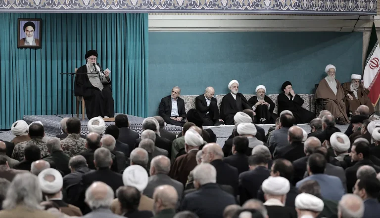 علی خامنه‌ای، رهبر جمهوری اسلامی، روز شنبه ۱۸ اسفند مذاکره با ایالات متحده را رد کرد و آن را مخالف با سیاست‌های جمهوری اسلامی دانست.