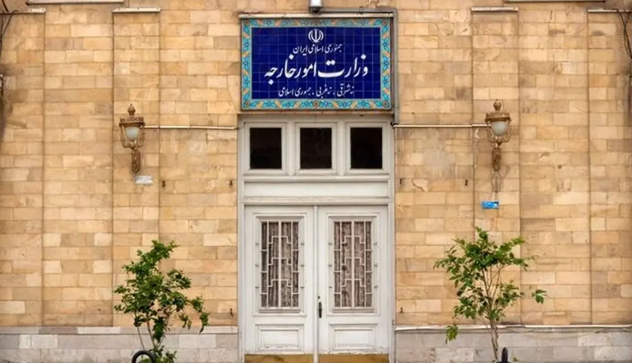 وزارت خارجه جمهوری اسلامی در واکنش به نشست غیرعلنی شورای امنیت درباره برنامه هسته‌ای جمهوری اسلامی، سفرای بریتانیا، فرانسه و آلمان را احضار کرد.