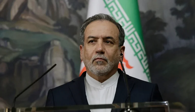 عباس عراقچی وزیر امور خارجه جمهوری اسلامی یک روز قبل از برگزاری دور دوم مذاکرات گفته است که پیام‌های ایالات متحده برای تهران «متناقض و متضاد» است و اینکه منظور این سخنان چیست و چه اهدافی دارد به خودشان مربوط است.