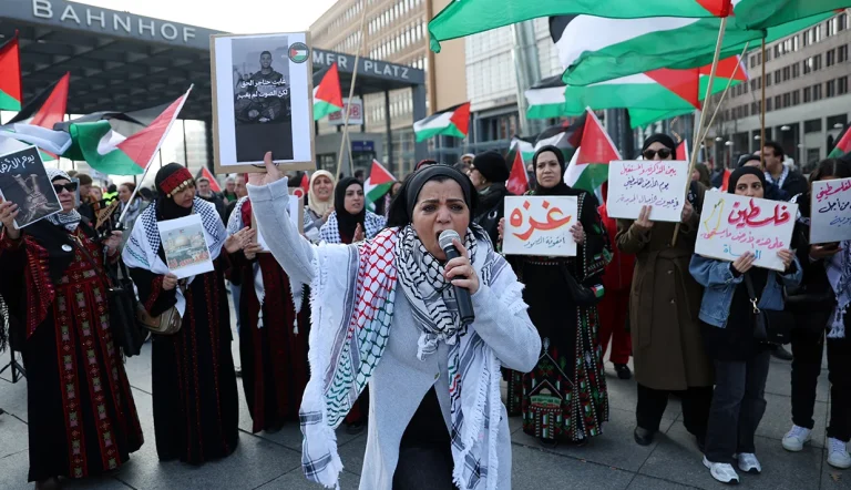 گاردین با انتشار گزارشی اعلام کرد که دولت آلمان درصدد اخراج شهروندان خارجی حامی فلسطین است.