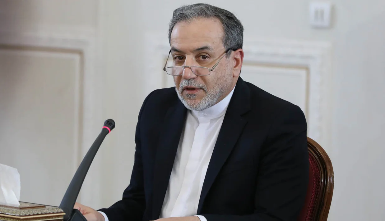 عباس عراقچی، وزیر امور خارجه جمهوری اسلامی ایران، گفت که تهران در صورت رفع تحریم‌ها، آمادگی دارد گفت‌وگو درباره برنامه هسته‌ای را از سر بگیرد. او بیان کرد که این گفت‌وگو باید در چارچوب «اعتمادسازی متقابل» انجام شود.