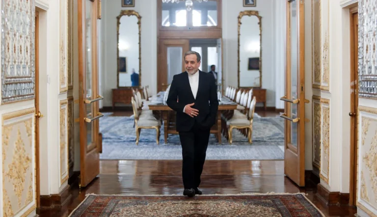 عباس عراقچی، وزیر خارجه جمهوری اسلامی گفته است که در سفر به روسیه، حامل پیام مستقیم رهبر جمهوری اسلامی برای ولادیمیر پوتین است.