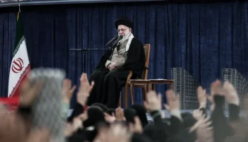دادستان اصلی پرونده بمب‌گذاری در مرکز یهودیان از دادگاه آرژانتین خواست که حکم بازداشت علی خامنه‌‌ای، رهبر جمهوری اسلامی را صادر کند.