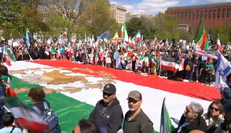 حضور هزاران نفر در گردهمایی ایرانیان در واشنگتن برای حمایت از شاهزاده رضا پهلوی
