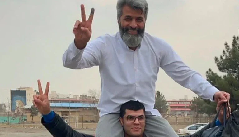منابع خبری در ایران اعلام کردند مجید خوش‌منظر، کارمند ارشد کنترل ترافیک مشهد که به دلیل از کارانداختن دوربین‌های مداربسته ترافیک در اعتراضات ۱۴۰۱ زندانی شده بود، آزاد شده است.
