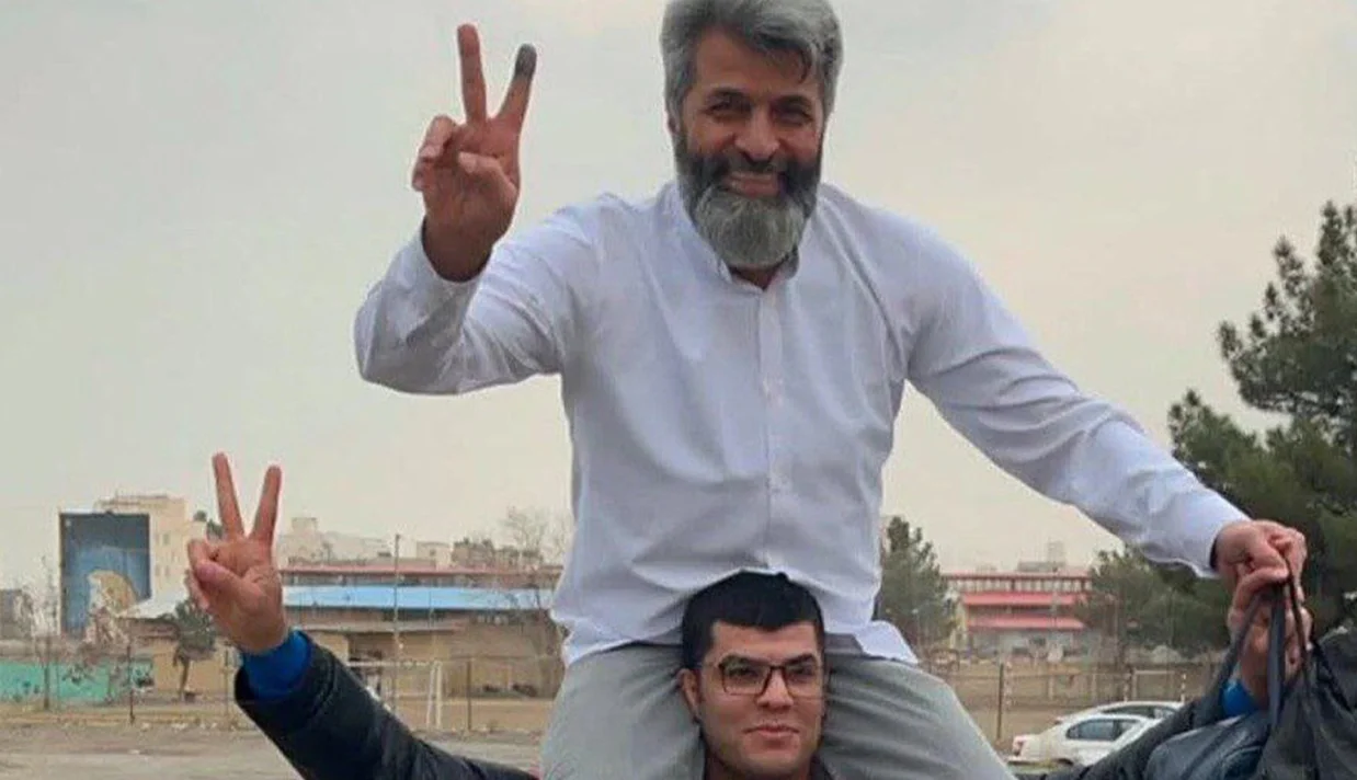 منابع خبری در ایران اعلام کردند مجید خوش‌منظر، کارمند ارشد کنترل ترافیک مشهد که به دلیل از کارانداختن دوربین‌های مداربسته ترافیک در اعتراضات ۱۴۰۱ زندانی شده بود، آزاد شده است.