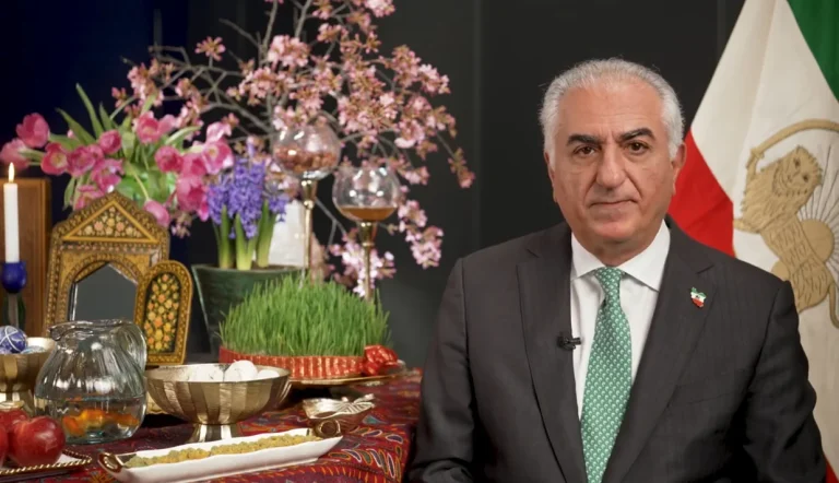 شاهزاده رضا پهلوی گفته است که در حال حاضر «اکثریت قاطع مردم ایران»، حتی کسانی که قبلا حامی رژیم بوده‌اند به این باور رسیده‌اند که تنها راه نجات کشور در «سرنگونی جمهوری اسلامی» و استقرار یک «دولت ملی» است.
