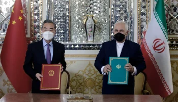 بیش از چهار سال از امضای توافق‌نامه ۲۵ ساله میان جمهوری اسلامی ایران و چین کمونیستی می‌گذرد، اما این توافق در عمل، دستاورد قابل توجهی برای مردم ایران و پیشرفت کشور در بر نداشته است.