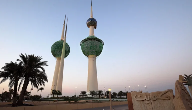 کویت در پی بحران برق، برخورد با استخراج ارز دیجیتال را آغاز کرد. قوانین مشخصی برای استخراج رمزارز در کویت وجود ندارد.
