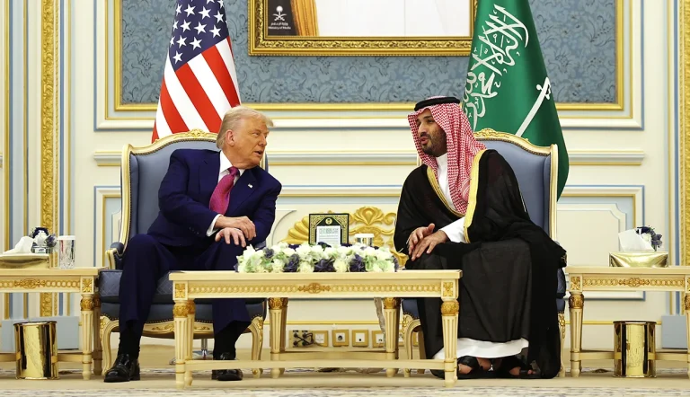 دونالد ترامپ، رئیس‌جمهور آمریکا، صبح سه‌شنبه وارد ریاض شد و اولین سفر خود به خاورمیانه در دوره دوم ریاست‌جمهوری‌اش را آغاز کرد.