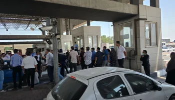 برخی از خانواده‌های مفقودشدگان انفجار اسکله بندر رجایی، با تجمع در مقابل ورودی این بندر، خواستار شفاف سازی و پاسخگویی، مسئولین شدند.