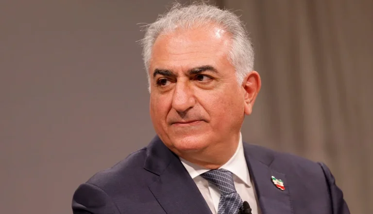 شاهزاده رضا پهلوی در واکنش به خبر آسوشیتدپرس درباره تغییر نام خلیج فارس گفت اگر این خبر واقعیت داشته باشد، جمهوری اسلامی، مقصر است.