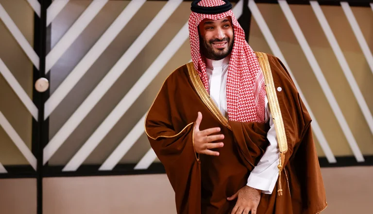 محمد بن سلمان ولیعهد عربستان شرکت «هیومن» را برای توسعه هوش مصنوعی در چارچوب چشم‌انداز ۲۰۳۰ راه‌اندازی کرد.