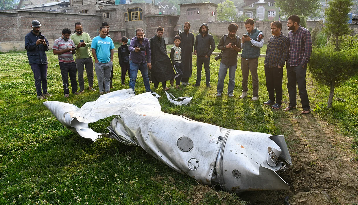 هند روز چهارشنبه به پاکستان و کشمیر تحت کنترل آن حمله کرد و پاکستان اعلام کرد که پنج جنگنده هندی را سرنگون کرده است