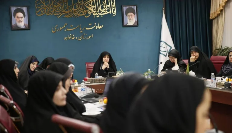 زهرا بهروزآذر معاون پزشکیان در امور زنان و خانواده اعلام کرد که کاهش سقف اجرایی مهریه موجب افزایش آسیب‌پذیری زنان در برابر بحران‌های حقوقی و خانوادگی خواهد شد.