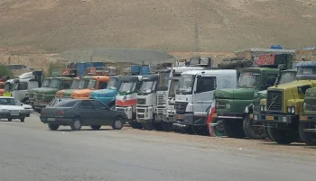 اعتصاب کامیون‌داران به سه نرخی شدن گازوئیل و مشکلات معیشتی‌شان در ۷۰ شهر ایران، وارد پنجمین روز شده است و معاون وزیر شهرسازی در واکنش، اعتصاب کامیون‌داران را رد کرده است.