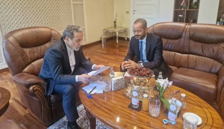 یک عضو مجلس شورای اسلامی گفته است که عمان پیشنهاد توقف ۶ ماهه غنی سازی را به تهران داده است اما جمهوری اسلامی هنوز قبول نکرده است.