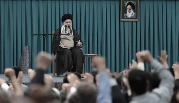 در آستانه دور چهارم مذاکرات میان تهران و واشینگتن، رهبر جمهوری اسلامی با تأیید شعار «مرگ بر آمریکا»، این شعار را منطقی و درست توصیف کرد.