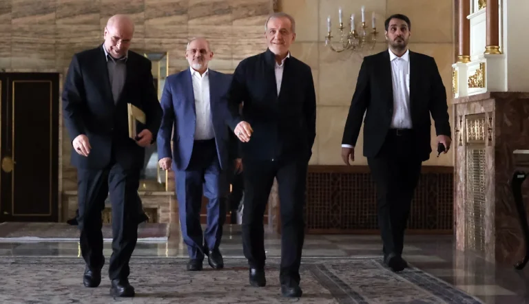 خبرگزاری رسمی دولت عمان اعلام کرد که رئیس دولت جمهوری اسلامی قرار است روز سه‌شنبه به مدت دو روز به این کشور سفر کند.