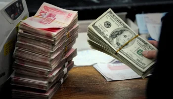 مذاکرات دشوار تجاری ممکن است پکن را به سمت تهدید به کنار گذاشتن دلار یا فروش اوراق قرضه خزانه‌داری آمریکا سوق دهد تا از واشینگتن امتیاز بگیرد.
