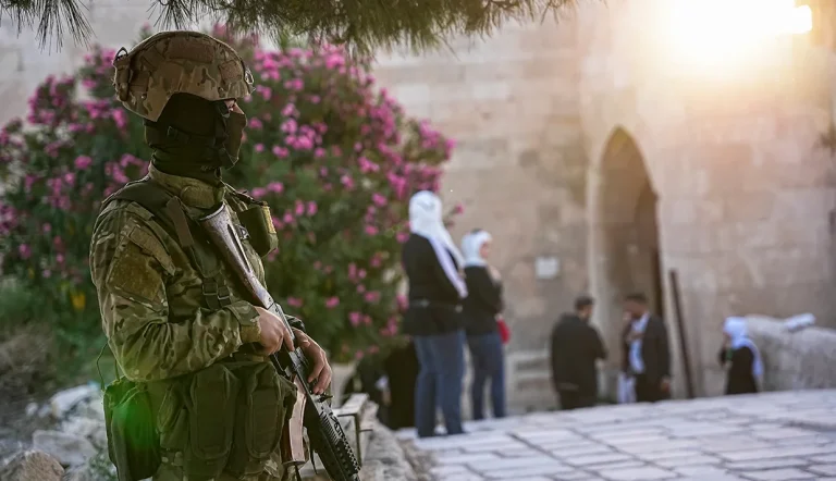 آمریکا با شفافیت، پیوستن هزاران جهادگر خارجی سابق به ارتش جدید سوریه را پذیرفت.