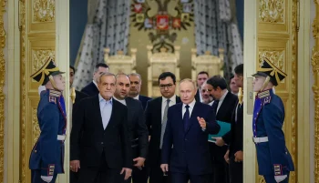 روسیه تلاش دارد با حفظ روابط گرم خود با هر دو کشور ایران و اسرائیل، نقش یک میانجی‌گر موثر را ایفا کند.
