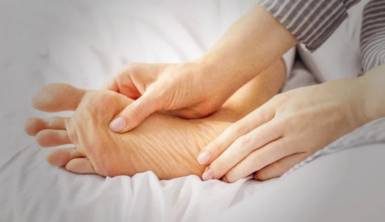 داشتن سبک زندگی سالم و رژیم متعادل برای تقویت کلیه‌ها ضروری است. یبوست باعث می‌شود که سموم روده‌ها وارد جریان خون شوند و به کلیه‌ها آسیب برسانند.