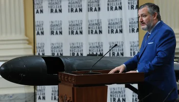 در پی افزایش تنشها در خاورمیانه، سناتور آمریکایی تد کروز با لحنی تند به رهبران جمهوری اسلامی هشدار داد که هرگونه حمله به منافع آمریکا با پاسخ قاطع ترامپ همراه خواهد بود. از سوی دیگر، نخستوزیر اسرائیل نیز تهدید هستهای ایران را «خطر فوری برای بقای اسرائیل» توصیف کرد.