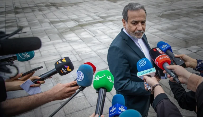 عباس عراقچی، وزیر امور خارجه جمهوری اسلامی گفته است که صدور قطعنامه علیه جمهوری اسلامی، مذاکرات پیش رو با ایالات متحده را پیچیده می‌کند.