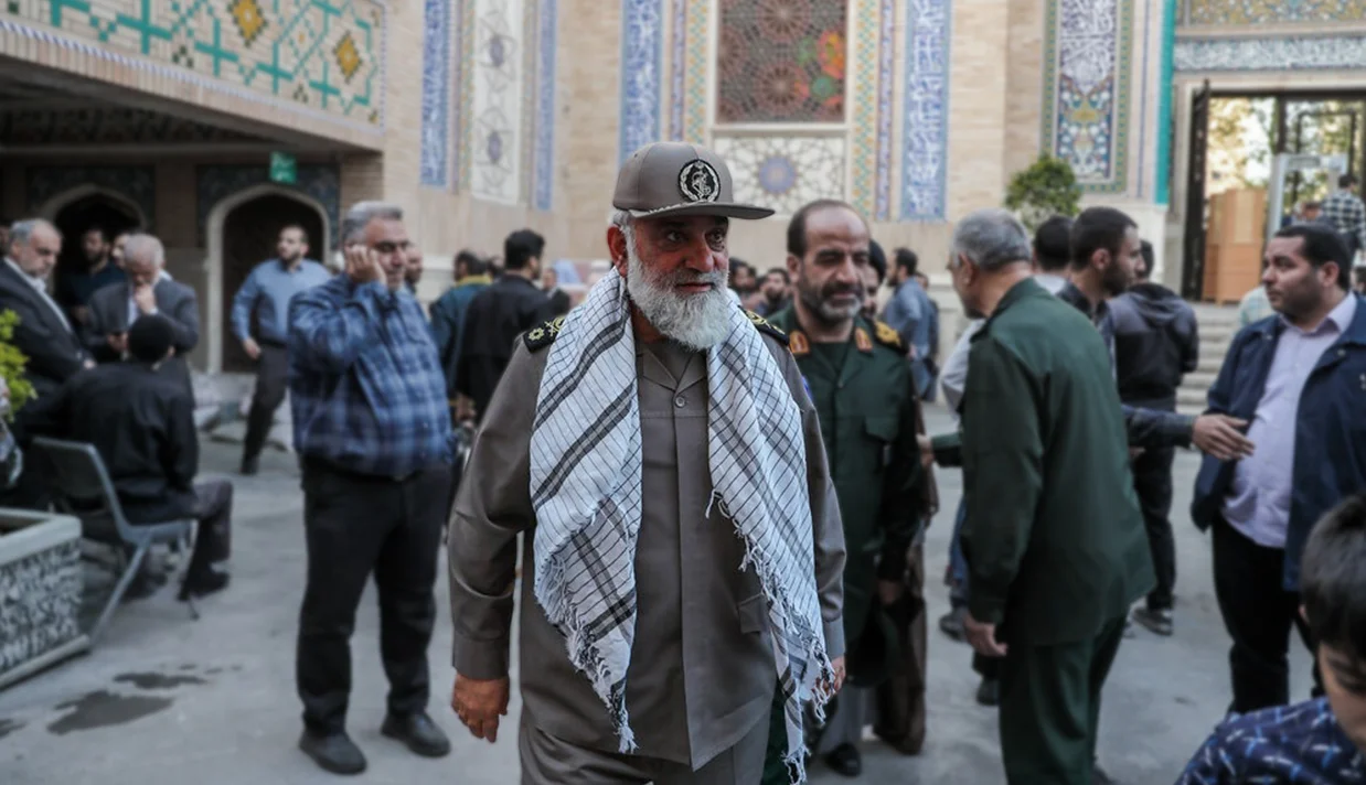 محمدرضا نقدی، معاون هماهنگکننده سپاه پاسداران انقلاب اسلامی، در واکنش به اظهارات اخیر دونالد ترامپ علیه رهبر جمهوری اسلامی، هشدار داد که اگر به مراجع تعرض کنند، یک کارگزار آمریکایی را زنده نمیگذاریم.
